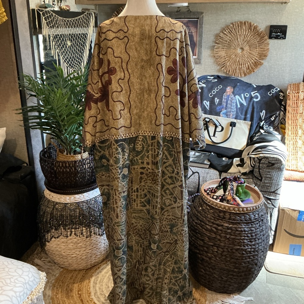 Bohemian Maxi Dress with Floral and Geometric Patterns - Picture 2 of 14